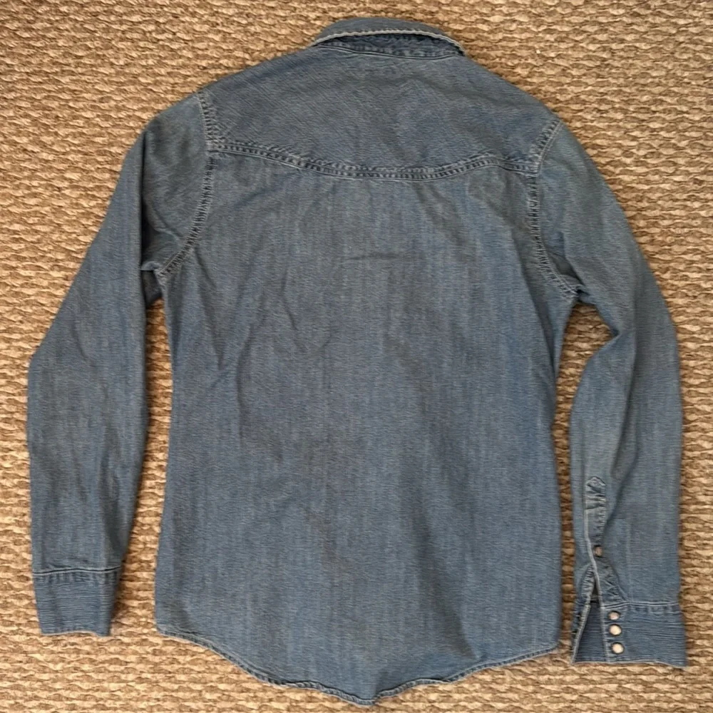 Denim Pearl-Snap Shirt - W's Medium - Mountain Khakis - Button Down Long-Sleeve - Picture 8 of 8